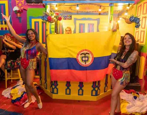 Mostrando la alegría de Colombia, Asobares se hizo presente en FITUR 2025