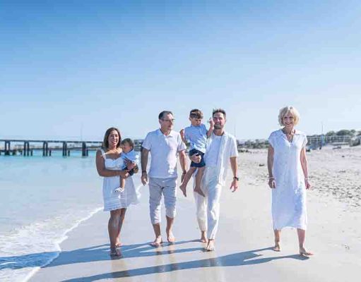 La nueva forma de viajar en familia Vacaciones, multigeneracionales y pet-friendly