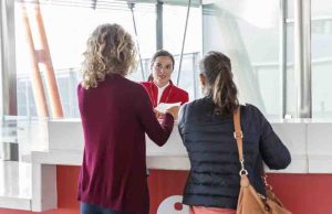 Iberia lanza un innovador podcast para ayudar a vencer el miedo a volar